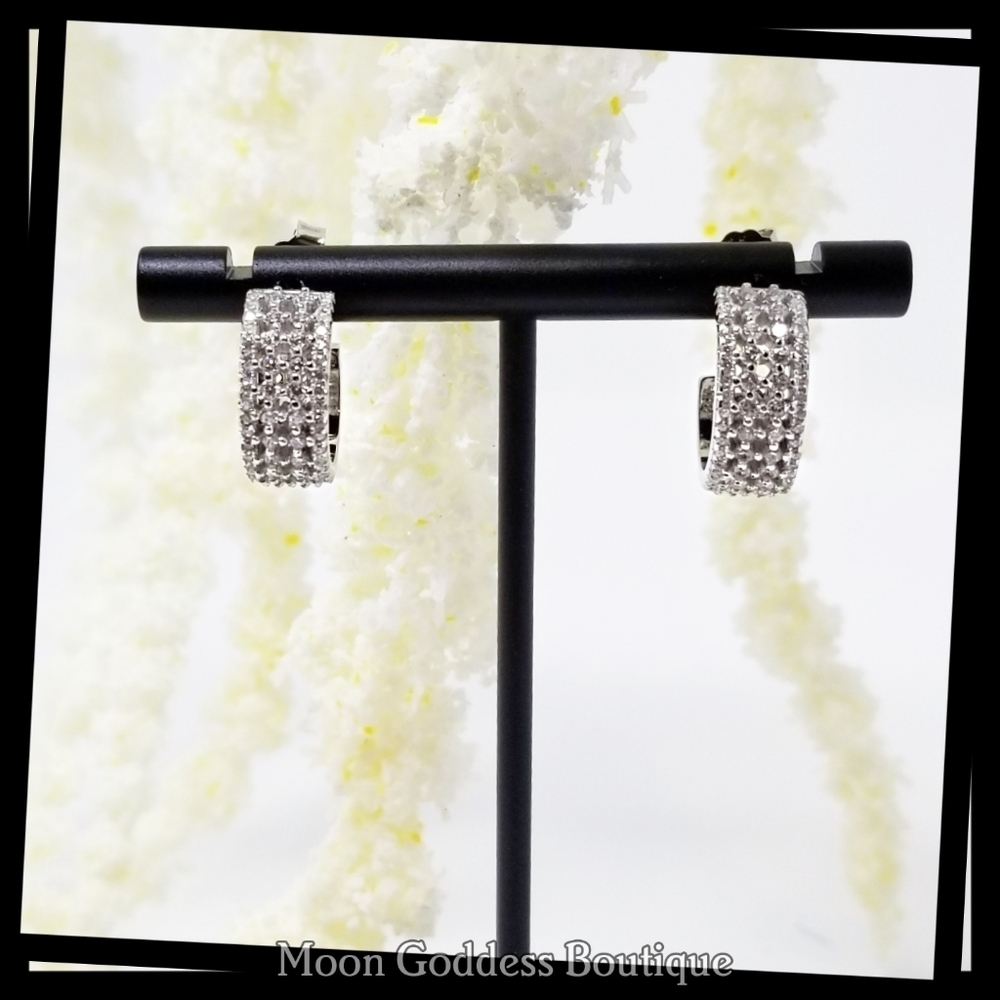 Exquisits White Sapphire J Hoop Earrings Sterling Silver Rhodium Cluster 1.35ctw - Picture 9 of 11